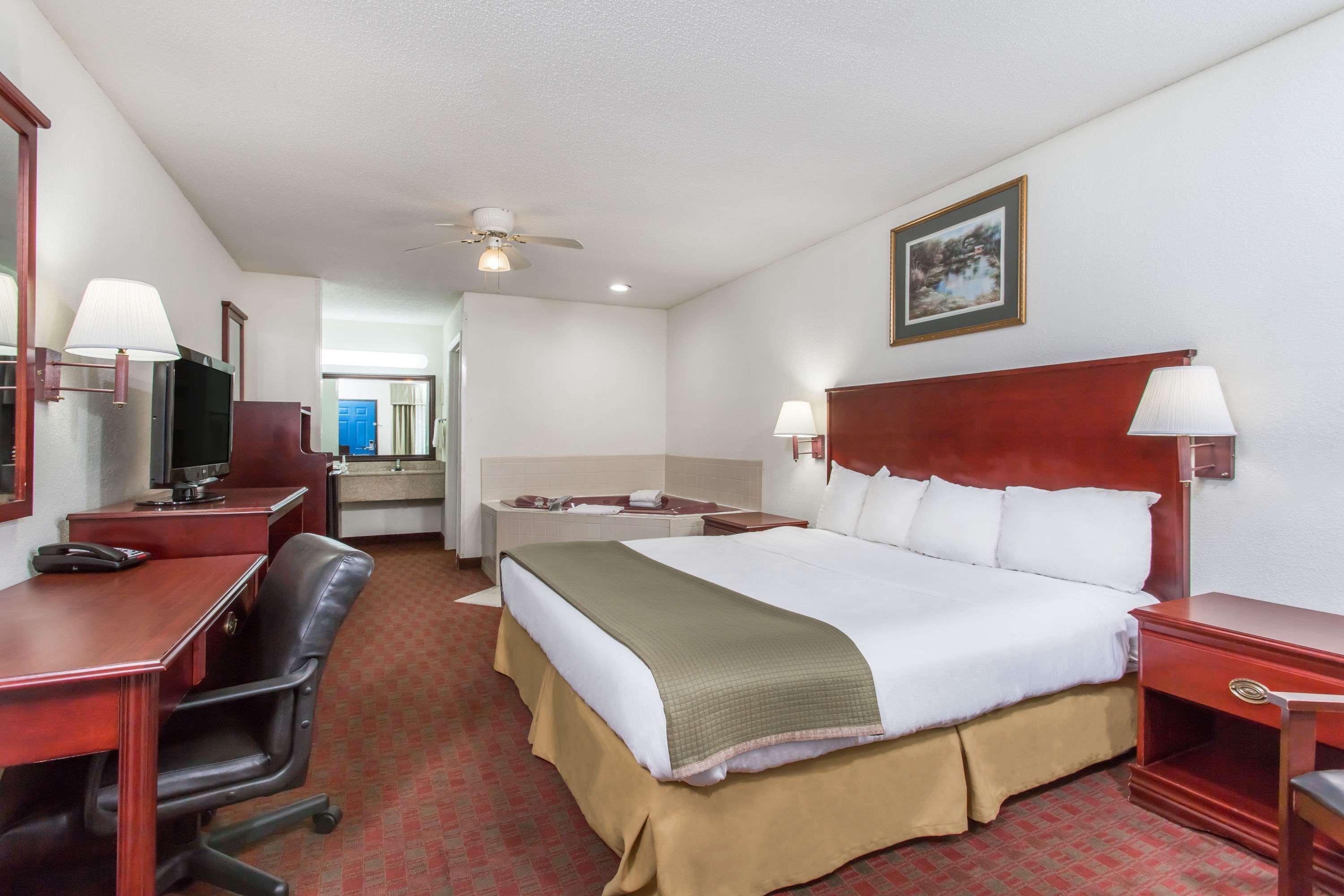 Baymont Inn & Suites Manning Exterior foto